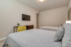 4 多间卧室、熨斗/熨衣板、旅行婴儿床、WiFi