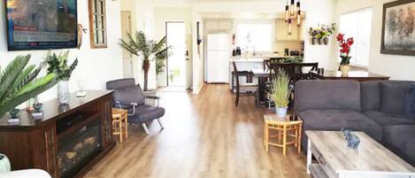 TV connectée, lecteur de DVD, vidéothèque, espaces bureaux