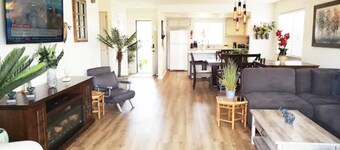 Spacious Whole Residence w/ Bikes--Close to Beach!