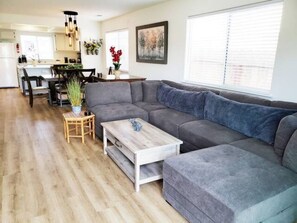 Smart TV, DVD player, video library, offices - Spacious Whole Residence w/ Bikes--Close to Beach! (Oceano)