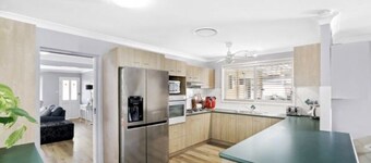 Budgewoi home between 2 Lakes & 5 minutes from Budgewoi Beach