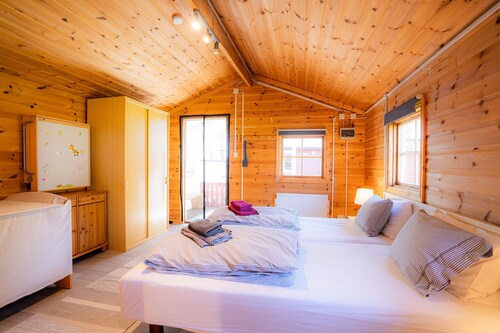 Vacation home with a view of the lake, family-friendly, free WLAN