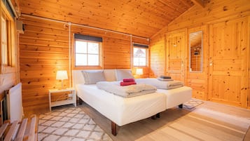 2 slaapkamers, een strijkplank/strijkijzer, gratis wifi, beddengoed