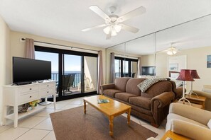 Condo (Commodore 1002 (1/2)) | Living room - Commodore 1002 (Panama City Beach)