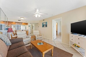 Condo (Commodore 1002 (1/2)) | Living room
