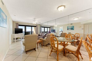 Condo (Commodore 1002 (1/2)) | Living room