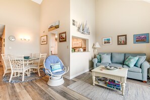 TV, fireplace, DVD player, streaming services