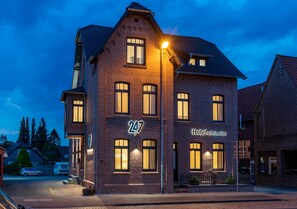 Unclassified image, 2 of 7, button - Standard single room 6 (ground floor right) - 24/7 self-check-in, 14008 (Leer (Ostfriesland))