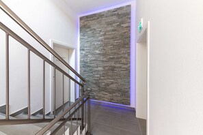 Unclassified image, 4 of 7, button - Standard single room 6 (ground floor right) - 24/7 self-check-in, 14008 (Leer (Ostfriesland))