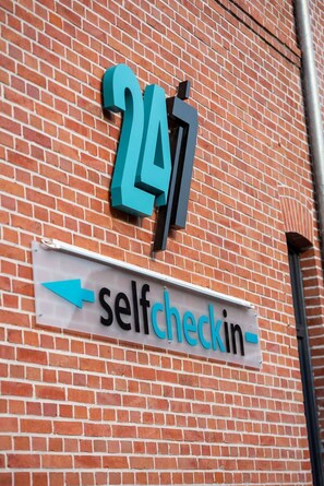 Unclassified image, 2 of 8, button