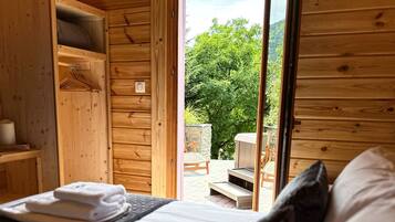 2 chambres, fer et planche Ă repasser, draps fournis