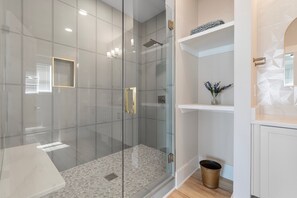 Shower - "Be Shell-Fish" Oceanfront, 6 Bedrooms, 4.5 Bathrooms (Supply)