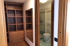 Combinazione doccia/vasca, asciugacapelli, bidet, asciugamani