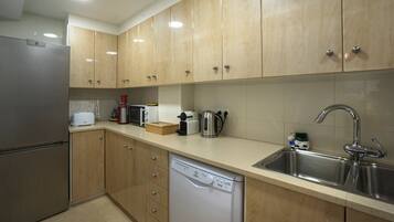 Refrigerador, microondas, horno y lavavajillas