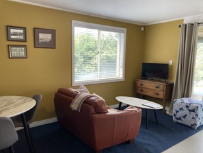 Smart TV - Avoca Beach Guesthouse (Avoca Beach)