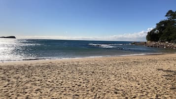 Una spiaggia nelle vicinanze