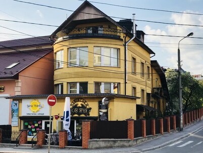 Уютная вилла в центре Трускавца, номера с кухнями.