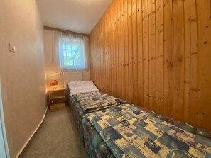 2 sovrum och resesäng