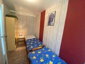 2 soverom og reiseseng for barn