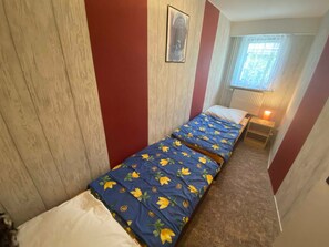 2 bedrooms, travel crib, WiFi