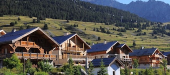 Renovated chalet-style apartment, close to slopes