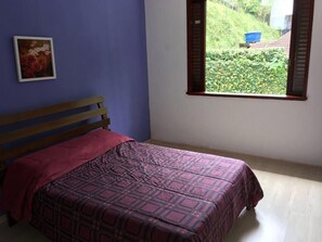 4 quartos, escrivaninha, Wi-Fi, roupa de cama
