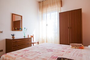 3 bedrooms, bed sheets, wheelchair access