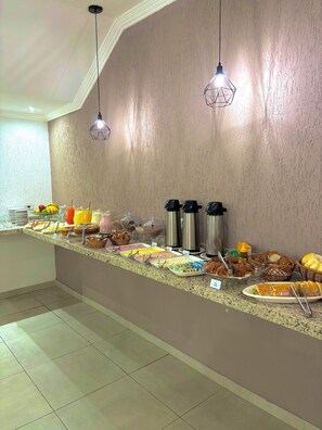Free daily buffet breakfast