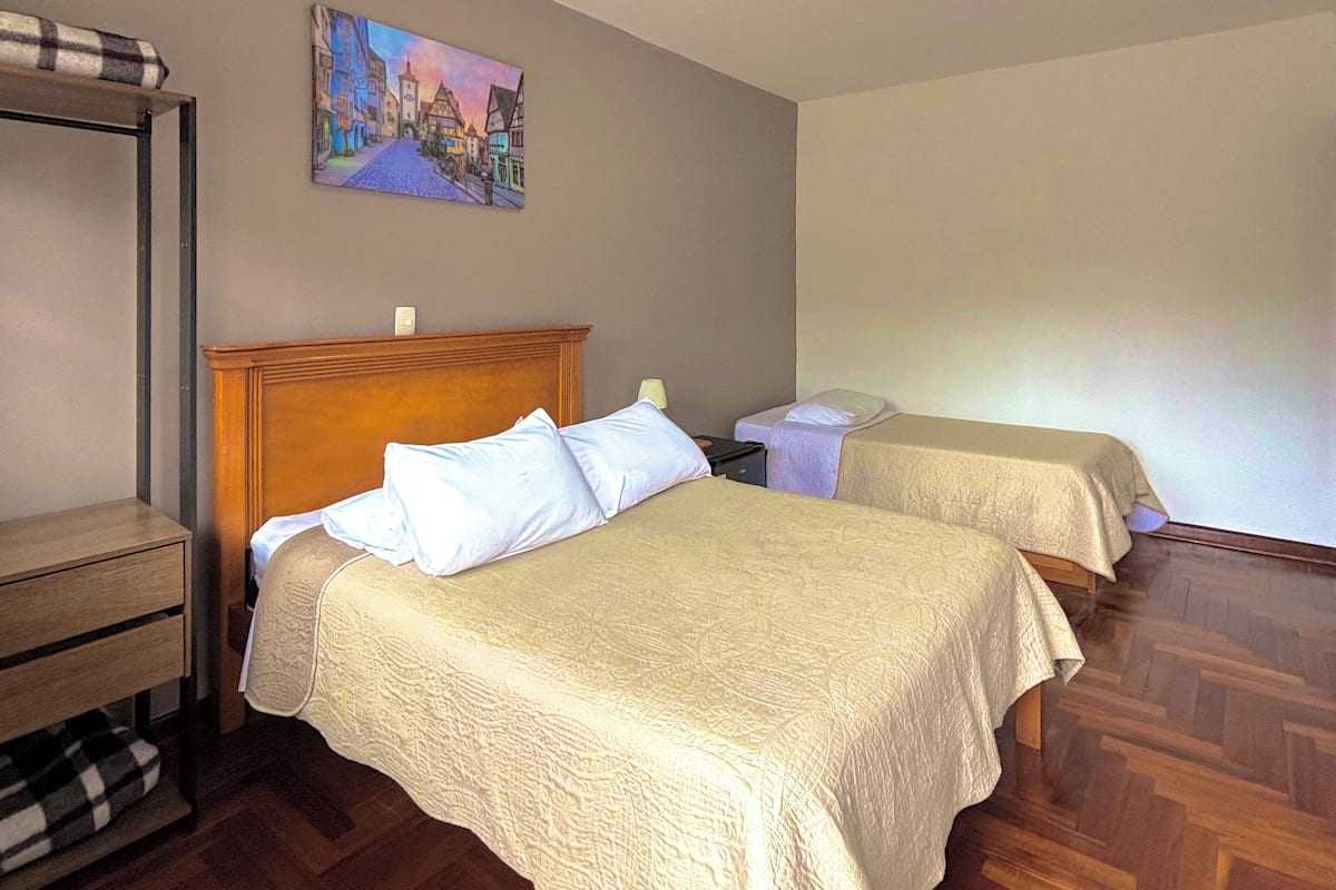 Habitación triple estándar | Wifi gratis y ropa de cama