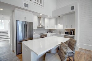 Fridge, microwave, oven, stovetop - Luxe, 4-Story Penthouse@Cinnamon Shore near Town Center & More Amenities! (Port Aransas)