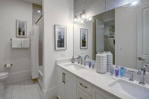 Combined shower/bathtub