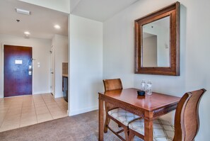 Dining - Stunning 11th floor Ocean/Golf views, Resort, Wifi (Miramar Beach)