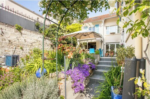 Peaceful blue paradise 20 minutes from the center of Paris