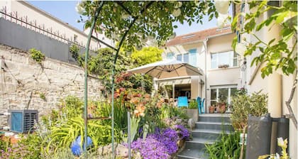 Peaceful blue paradise 20 minutes from the center of Paris