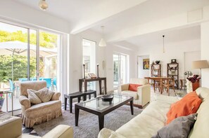 Télévision, lecteur de DVD, chaßne hi-fi