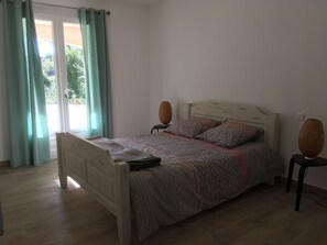 4 bedrooms, iron/ironing board, travel cot, free WiFi