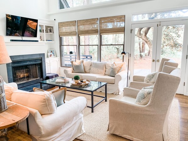 Televisión, chimenea y tenis de mesa 