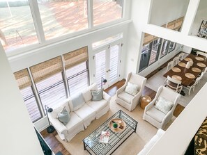 Televisión, chimenea y tenis de mesa 