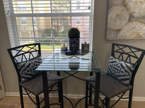 Dining - Upscale Stay: Minutes from Parks, Convention Center and attractions. (Orlando)