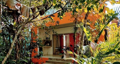 Cabana Completa em Arraial D'ajuda. Acomoda 2. PrĂłxima Ă s Praias Pitinga e Taipe