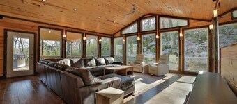 Massive May House w/swim spa, shared pool, sauna