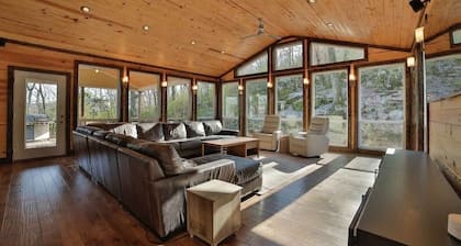 Massive May House w/swim spa, shared pool, sauna