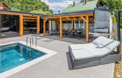 Lovely home in Novo Zvecevo with sauna