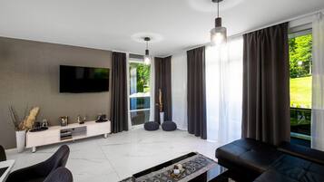 Smart TV, foosball, table tennis, stereo