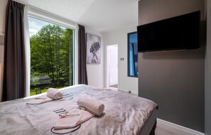 4 bedrooms, travel cot, free WiFi, bed sheets