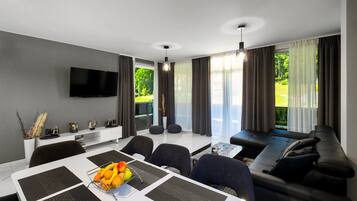 Smart TV, foosball, table tennis, stereo