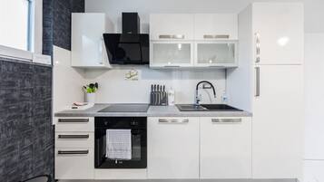 Refrigerador, horno, parrilla de estufa y lavavajillas