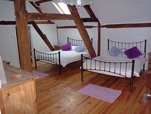 7 Schlafzimmer, Bügeleisen/Bügelbrett, Reisekinderbett, kostenloses WLAN