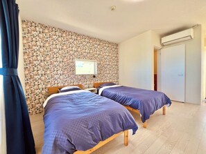 1 bedroom, desk, free WiFi, bed sheets - Westernstyle twin / Ishigaki Okinawa (Ishigaki)
