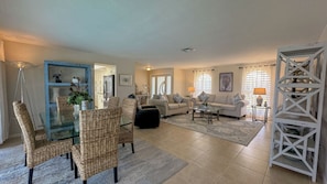 Smart TV - Hernando 557: Beautiful Waterfront Home (Marco Island)